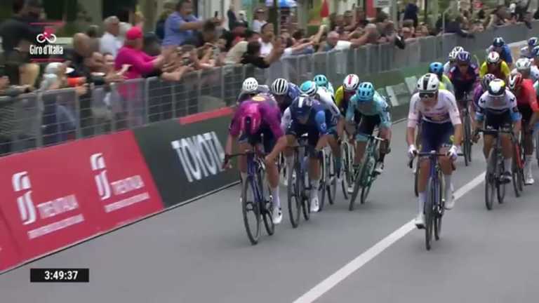 Джиро д'Італія-2025 / Скріншот з трансляції Джиро д'Італія-2025 / Скріншот з трансляції