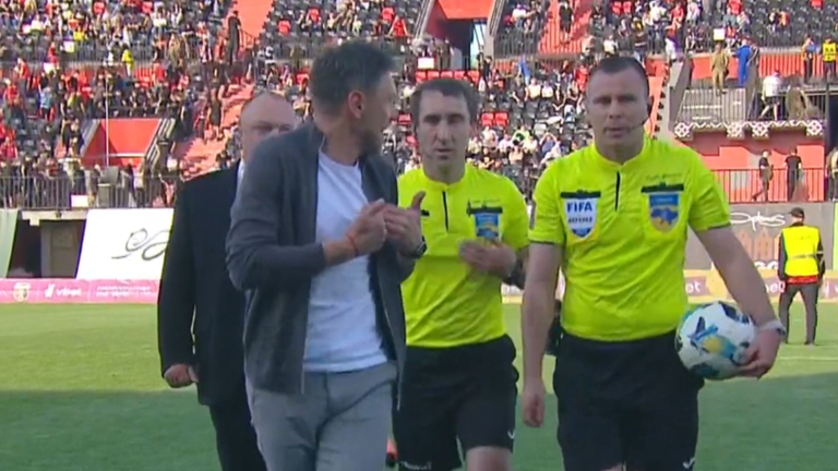 Тренер Вереса й арбітри / Скріншот Тренер Вереса й арбітри / Скріншот