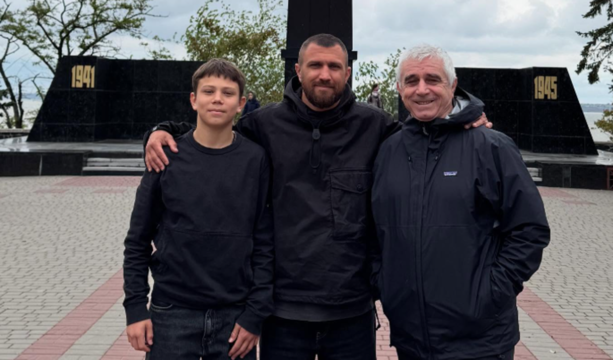 Василий Ломаченко с семьей / Фото из соцсетей