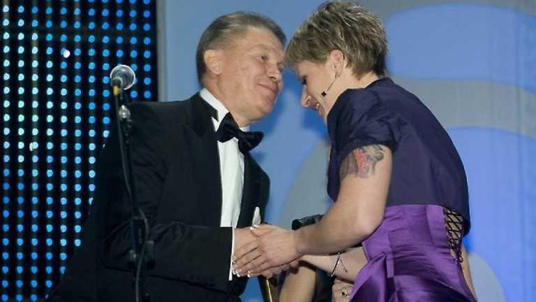 Олег Блохін вітає Інну Осипенко-Радомську / Фото з відкритих джерел Олег Блохін вітає Інну Осипенко-Радомську / Фото з відкритих джерел