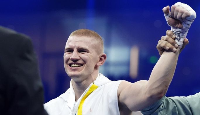 Богачук переміг Фокса у складній зарубі одноголосним рішенням суддів – відео