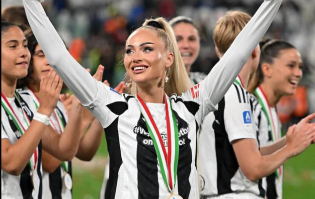 Самая сексуальная футболистка мира стала чемпионкой Италии – кадры празднования триумфа