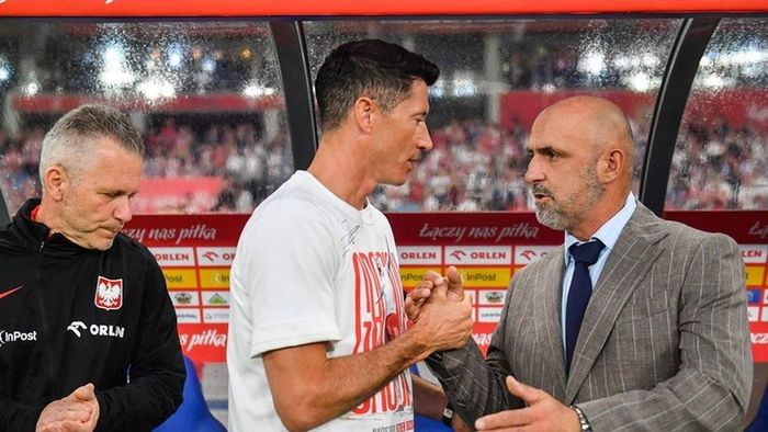 Після конфлікту з Лєвандовскі головний тренер збірної Польщі подав у відставку