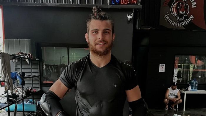 Украинец шокировал экс-чемпиона UFC, раздавив соперника в борьбе за пропуск в самый престижный промоушн