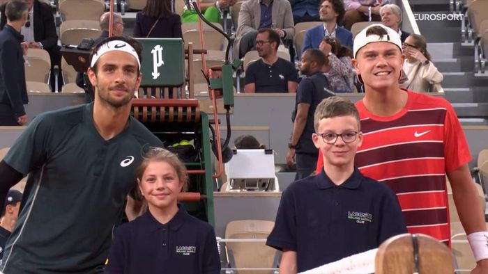 Музетті вийшов у чвертьфінал Ролан Гаррос, обігравши  у чотирьох сетах Руне 