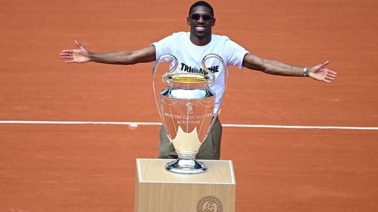 Усман Дембеле с трофеем Лиги чемпионов / фото: Alexis Réau/L'Équipe Усман Дембеле с трофеем Лиги чемпионов / фото: Alexis Réau/L'Équipe