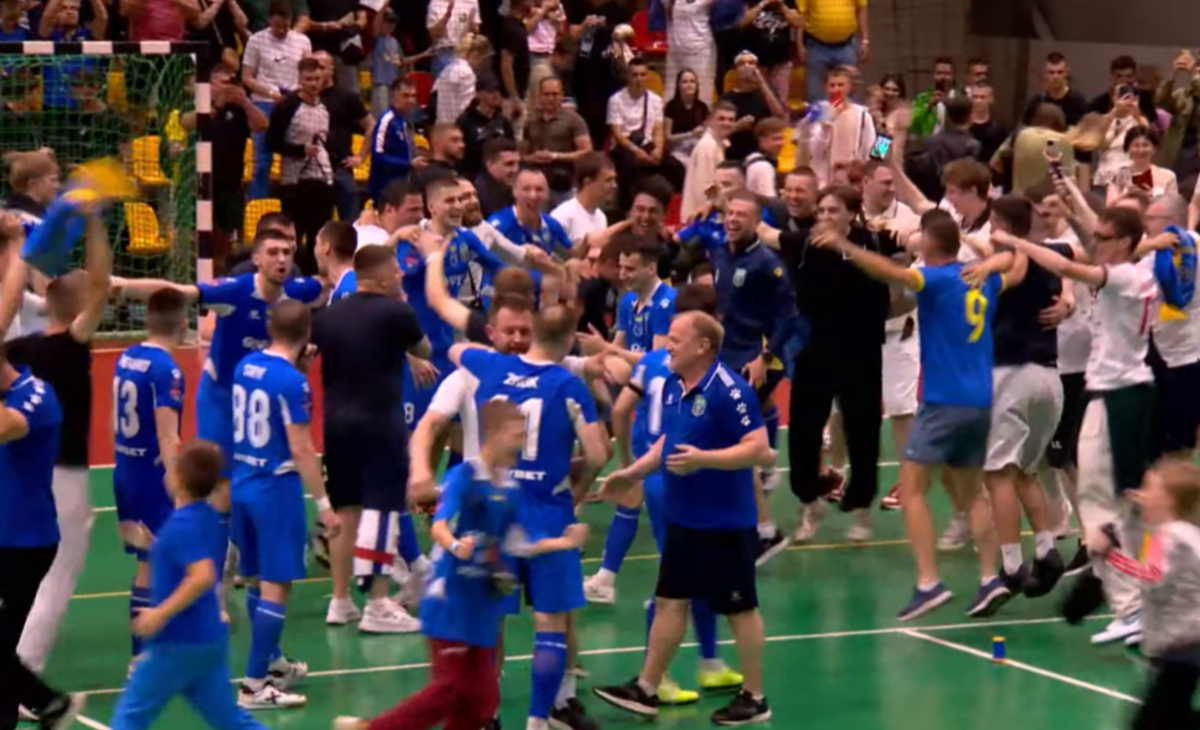 ХІТ святкує перемогу / Скріншот ХІТ святкує перемогу / Скріншот