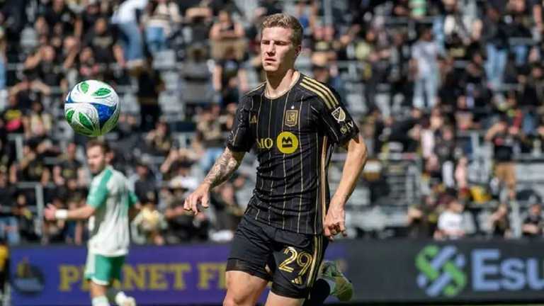 Артем Смоляков / ФК "Лос-Анджелес