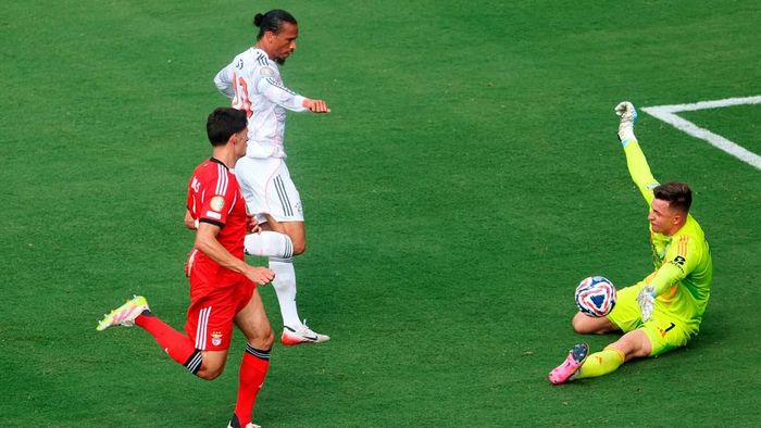 Неймовірні сейви Трубіна у відеоогляді матчу Бенфіка – Баварія – 1:0 на Клубному ЧС