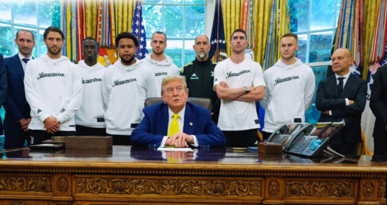 Гравці Ювентуса з Трампом / Фото з X