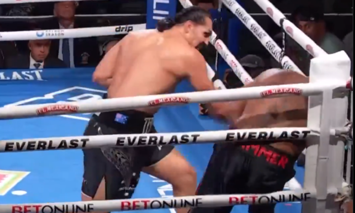  Теремоана Джуніор нокаутує суперника / Скріншот