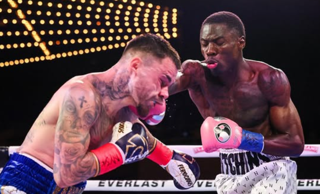Непобедимый чемпион мира защитил титул нокаутом в 8 раунде против Камбососа – видео избиения