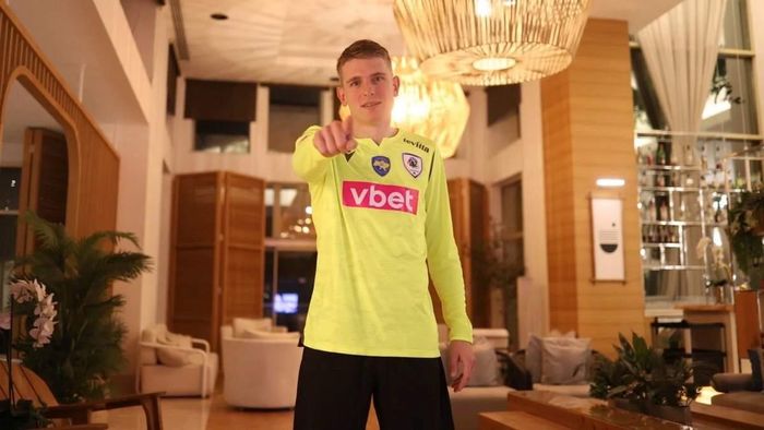 Воротар ЛНЗ офіційно перебрався у Британію та виступатиме в єврокубках