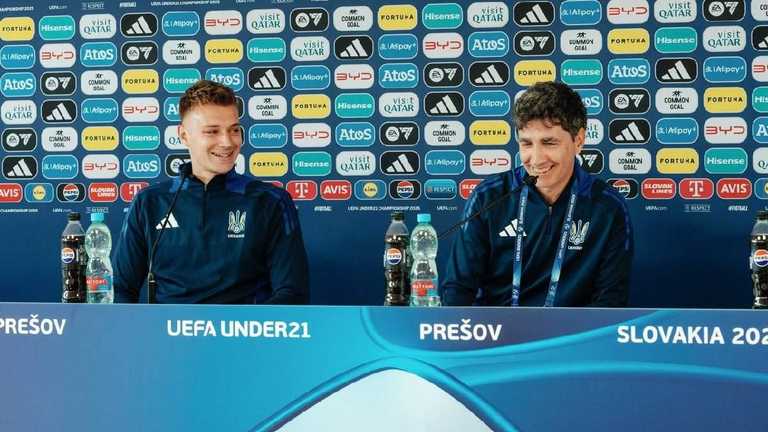 Володимир Бражко (зліва) / Фото УАФ Володимир Бражко (зліва) / Фото УАФ