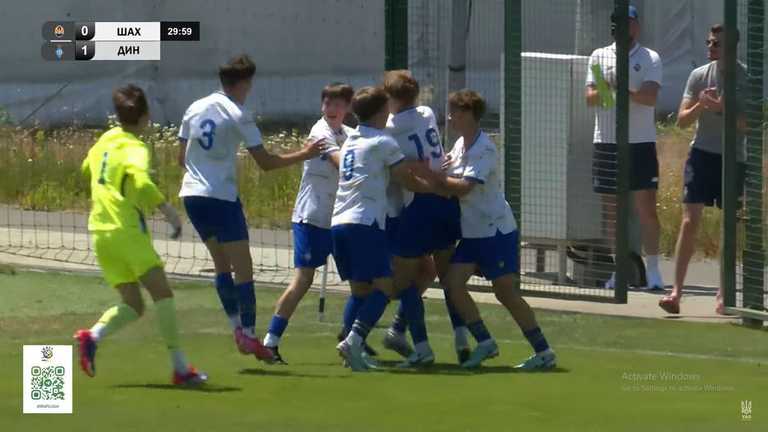Динамовцы празднуют гол / Скриншот с трансляции Динамовцы празднуют гол / Скриншот с трансляции