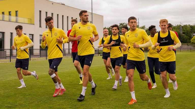 Качараба (в центрі) та інші гравці Дунайскої Стреди / Прес-служба клубу 