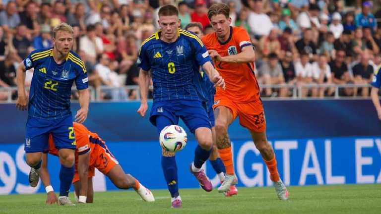 Олег Очеретько (в центрі) / Фото УАФ Олег Очеретько (в центрі) / Фото УАФ