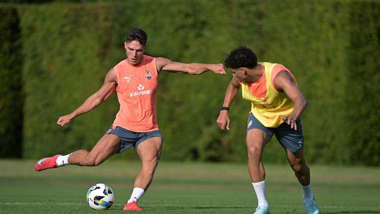 Игроки Шахтера на тренировке / Фото ФК Шахтер Игроки Шахтера на тренировке / Фото ФК Шахтер