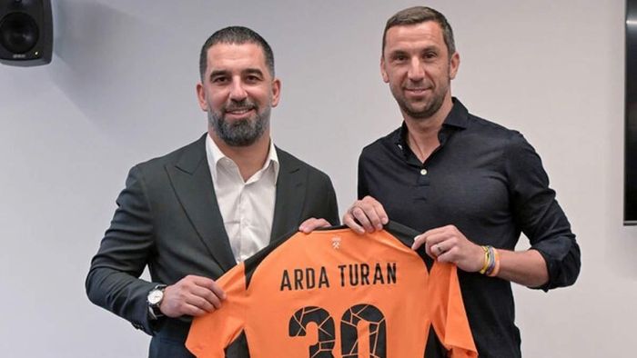 Шахтар підписав екс-гравця Барселони – Туран підтвердив трансфер