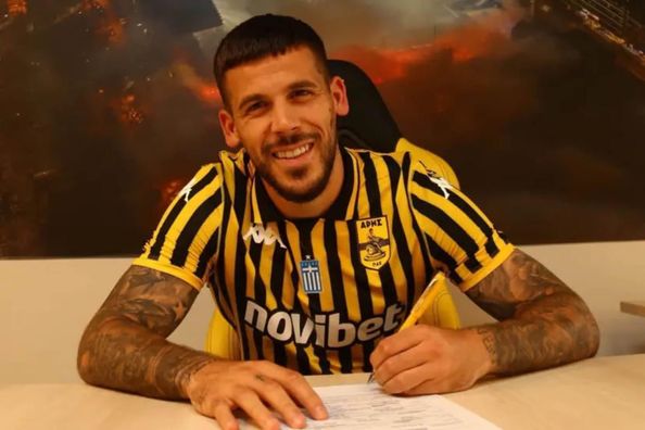 Экс-форварда Барселоны и Ромы госпитализировали после укуса собаки за половой орган