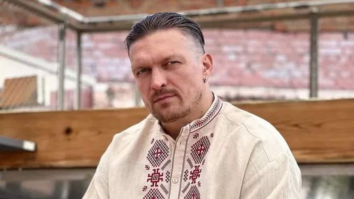 Усик жорстко розкритикував Ф'юрі через дружбу з росіянином: "Він допомагає вбивати українців"