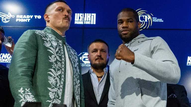 Олександр Усик і Даніель Дюбуа / Getty Images 