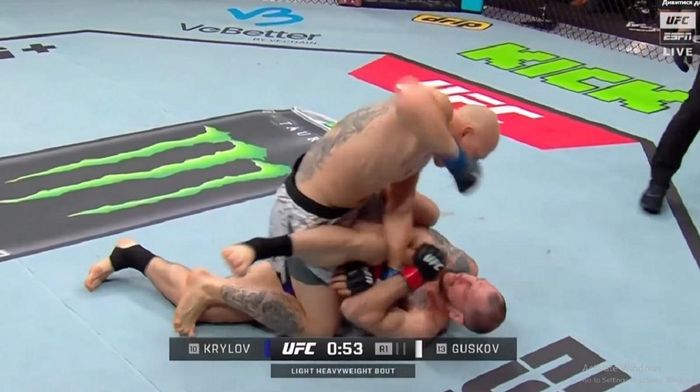 Боєць, який зрадив Україну, вдруге поспіль зазнав нокауту в першому раунді – відео ганьби