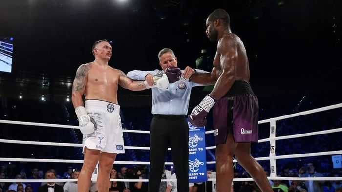 Усик – Дюбуа: зірковий екс-чемпіон світу розклав по поличкаx хід поєдинку та назвав переможця