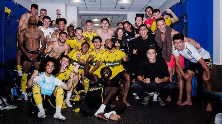 Евгений Чеберко (крайний слева) / ФК Коламбус Крю