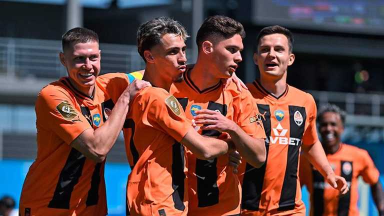 Марлон Гомес (другий зліва) / Фото ФК Шахтар