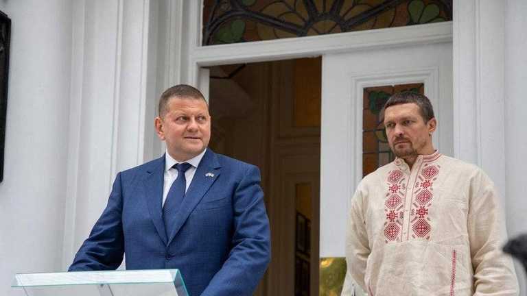 Залужний та Усик / Фото з соцмереж Валерія Залужного Залужний та Усик / Фото з соцмереж Валерія Залужного