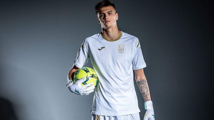 Воротар збірної України офіційно перейшов у європейський чемпіонат до свого земляка