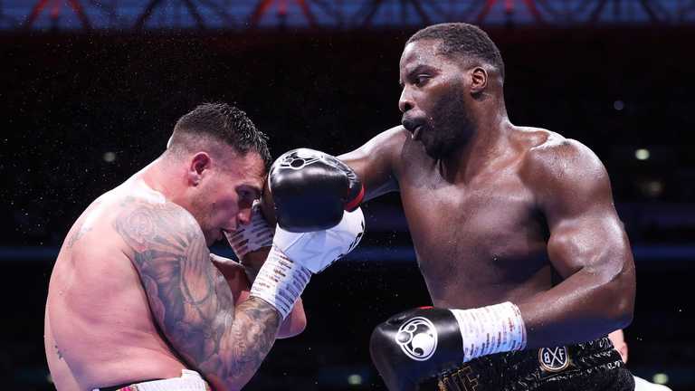 Околі атакує Лерену / Фото Richard Pelham/Getty Images Околі атакує Лерену / Фото Richard Pelham/Getty Images