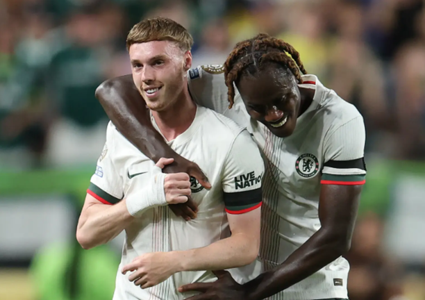 Коул Палмер и Трево Чалоба (Челси) / Фото fifa.com Коул Палмер и Трево Чалоба (Челси) / Фото fifa.com