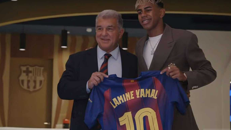 Жоан Лапорта та Ламін Ямаль / Фото з соцмереж Жоан Лапорта та Ламін Ямаль / Фото з соцмереж