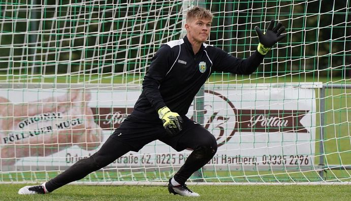 Голкипер Карпат официально стал игроком Вильярреала