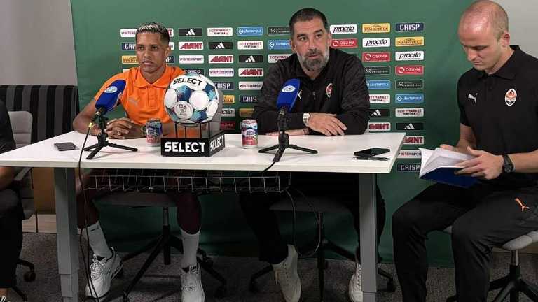 Арда Туран (в центрі) / Фото О. Любушкіної 