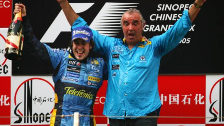 Фернандо Алонсо та Флавіо Бріаторе / Sutton Images / Stringer via Getty Images Фернандо Алонсо та Флавіо Бріаторе / Sutton Images / Stringer via Getty Images