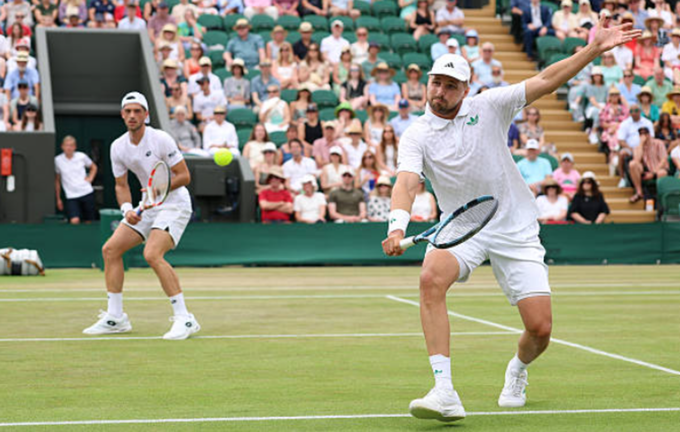 Джуліан Кеш та Ллойд Гласспул / Dan Istitene via Getty Images