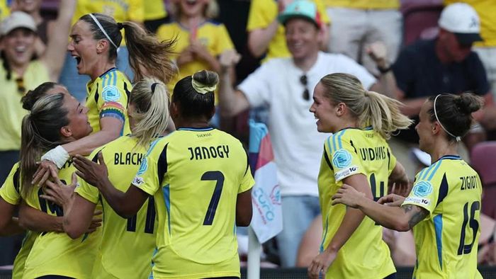 Жіноче Євро-2025: Швеція перемогла Данію, Німеччина не мала проблем з Польщею та очолила групу