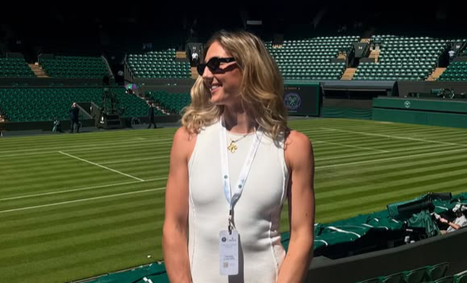 Королева по прыжкам с шестом стала свидетелем громкой сенсации на Уимблдоне – фото красавицы с трибун