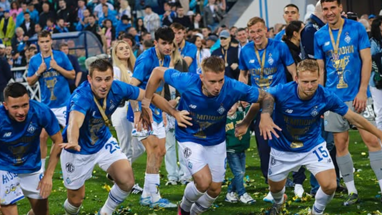 Дячук (другий зліва) / Фото 1927.kiev.ua Дячук (другий зліва) / Фото 1927.kiev.ua