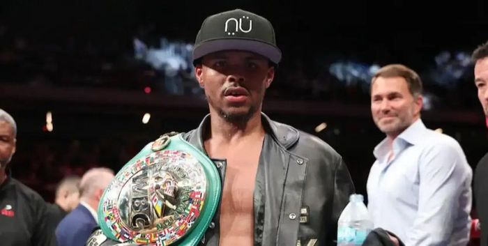 Шакур защитил титул WBC в легком весе, разгромно одолев непобедимого претендента – видео