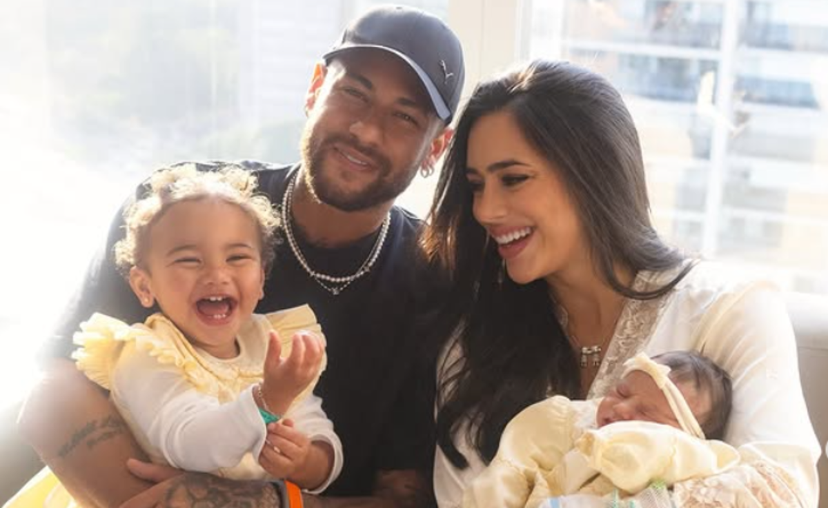 Неймар з дітьми та коханою / Фото з Instagram