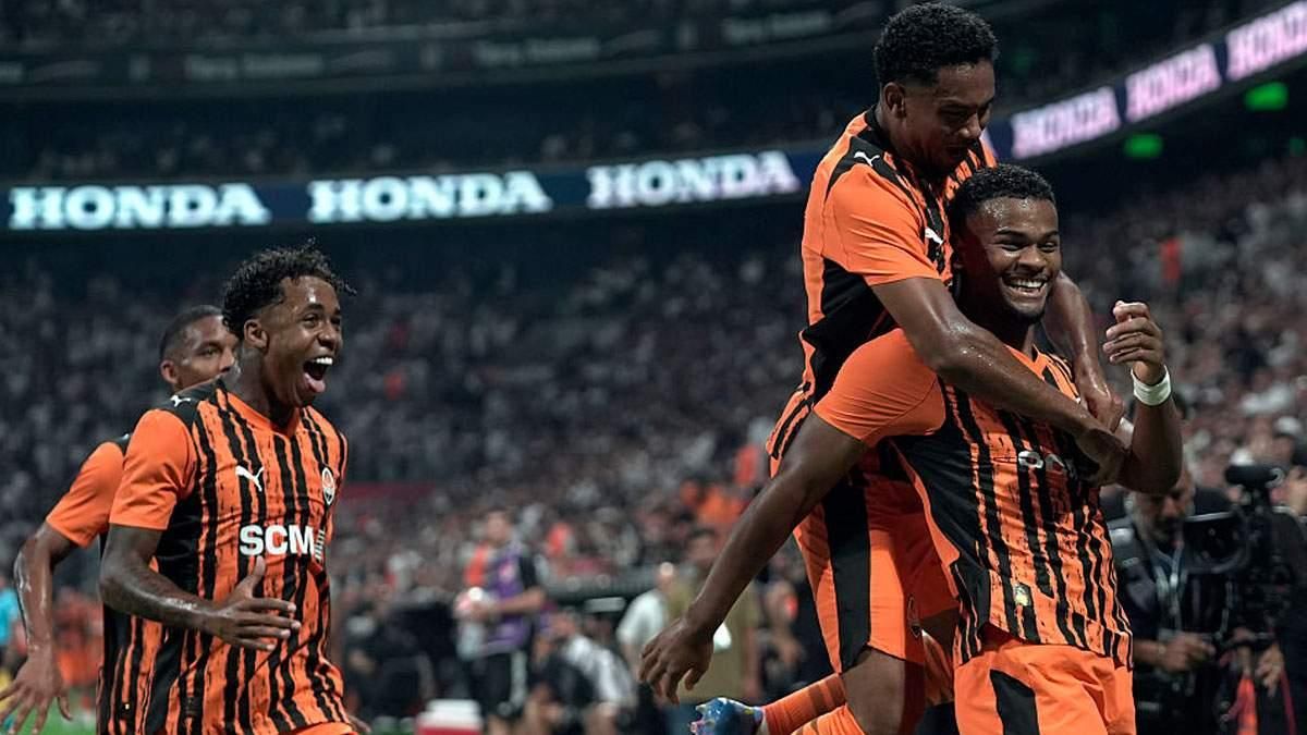 Бразильці Шахтаря святкують перемогу над Бешикташем / Esra Bilgin/Anadolu via Getty Images 