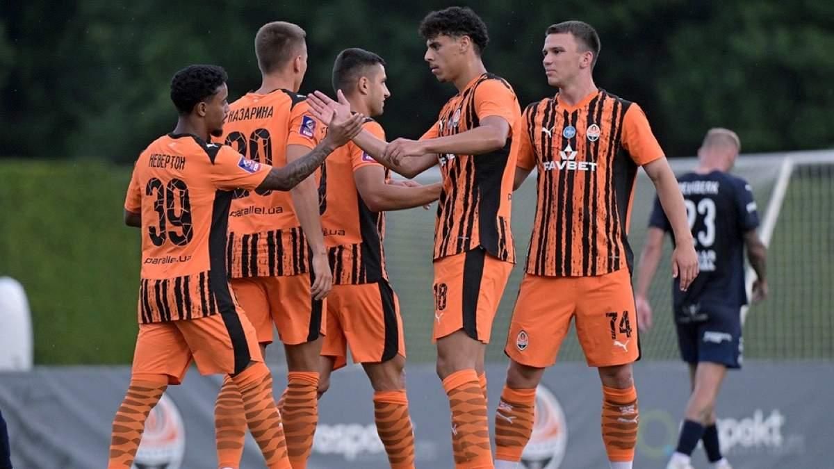 Алаа Грам (второй справа) / фото: ФК Шахтер