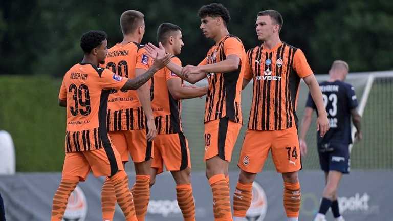 Алаа Грам (второй справа) / фото: ФК Шахтер Алаа Грам (второй справа) / фото: ФК Шахтер