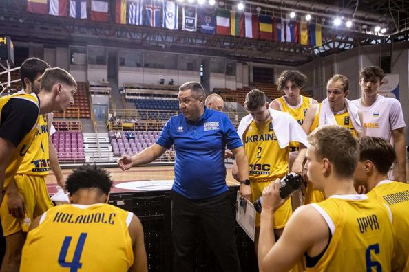 Україна розгромною поразкою завершила груповий етап на Євробаскеті U-20, але пробилась у плей-офф 