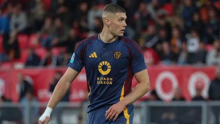 "Довбик не демонструє цього": інсайдер вказав на головну проблему українця в Ромі й озвучив суму трансферу 