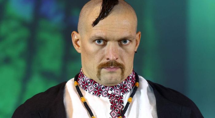 "Я закоханий палко, без міри": Усик, Харлан та Подкопаєва продекламували вірш Симоненка до Дня Незалежності – (ВІДЕО) 